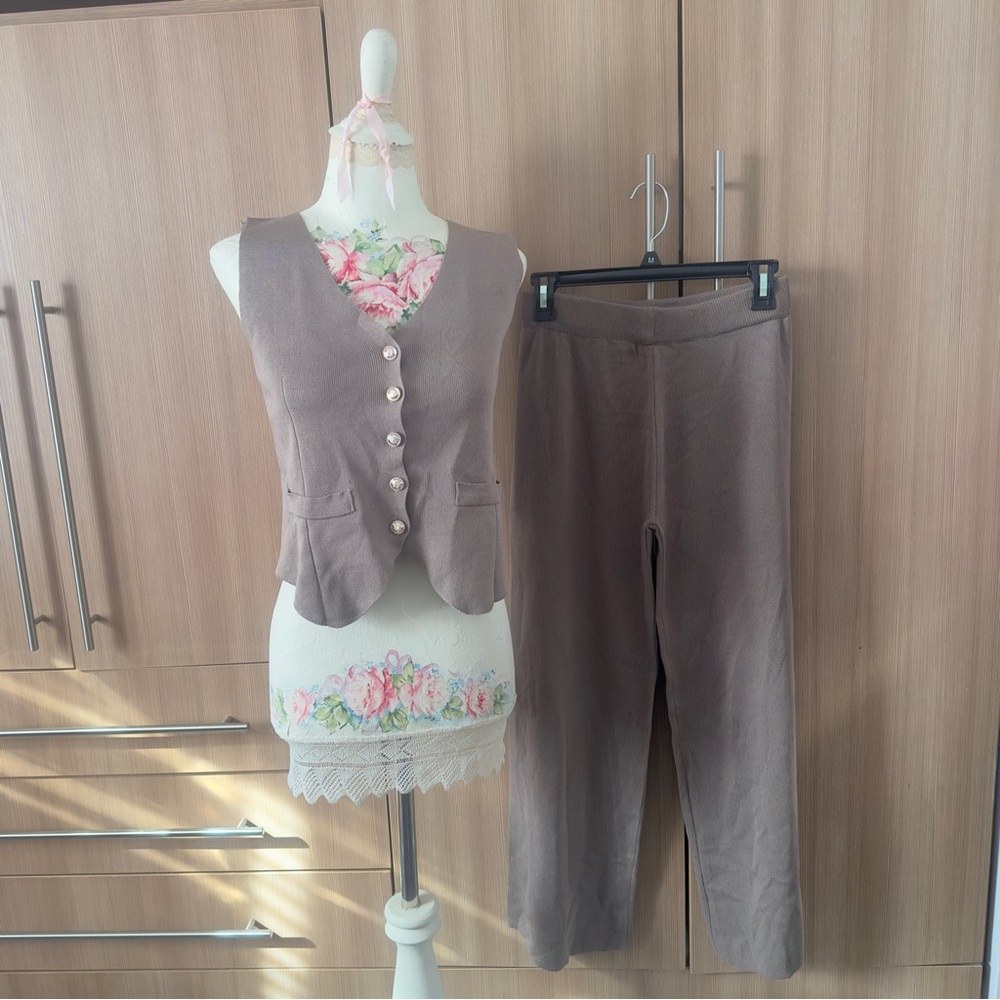 Elegant Tan Women's Pants & Vest Set
